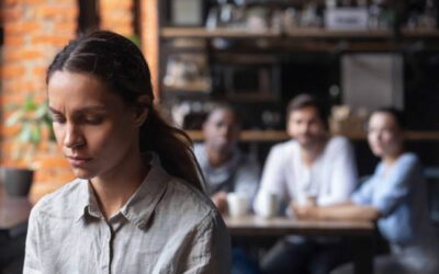 Cómo los Retiros Silenciosos Corporativos Benefician a los Empleados Introvertidos